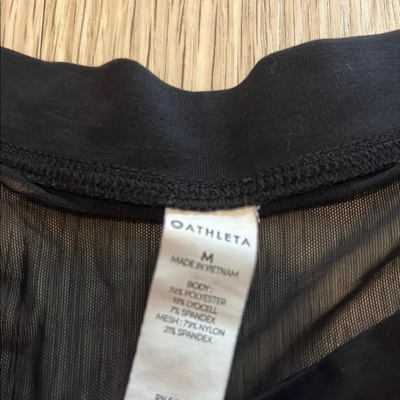 NWOT Athleta Size Medium Classic Black Women's Top - Picture 2 of 6